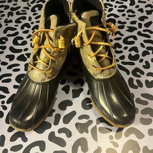 Sperry Black and Tan Ankle Boots size 8